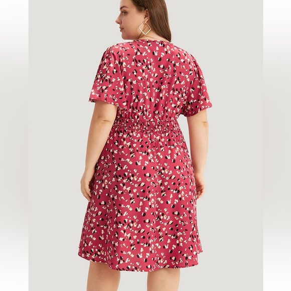 BloomChic Plus Size Allover Print Shirred Pocket V Neck Dress - Picture 2 of 5